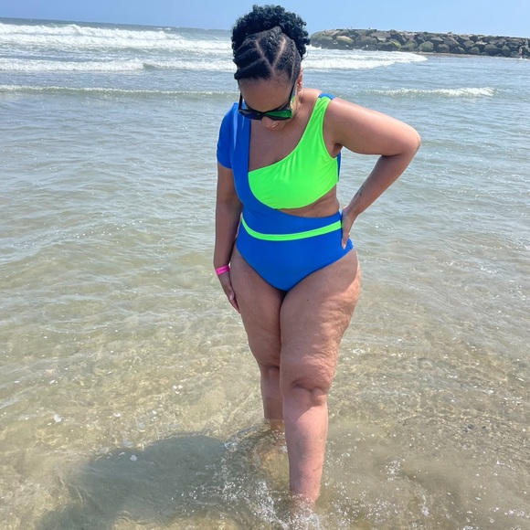 Shein One-piece Swimsuit - Picture 1 of 6
